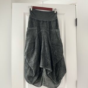 Inizio charcoal gray skirt